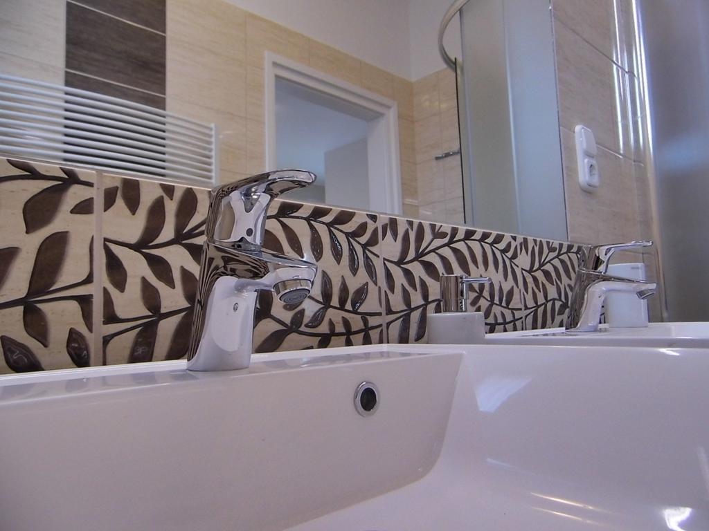 Alfa Apartman Sarvar Room photo